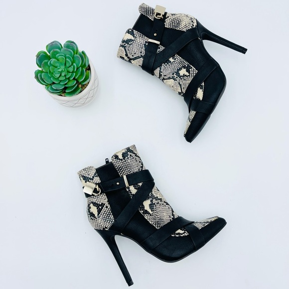 NEW SHOEDAZZLE FAUX SNAKE SPRINT LOCK MUTLI STRAP ABOVE ANKLE HEEL BOOTS - Picture 1 of 8
